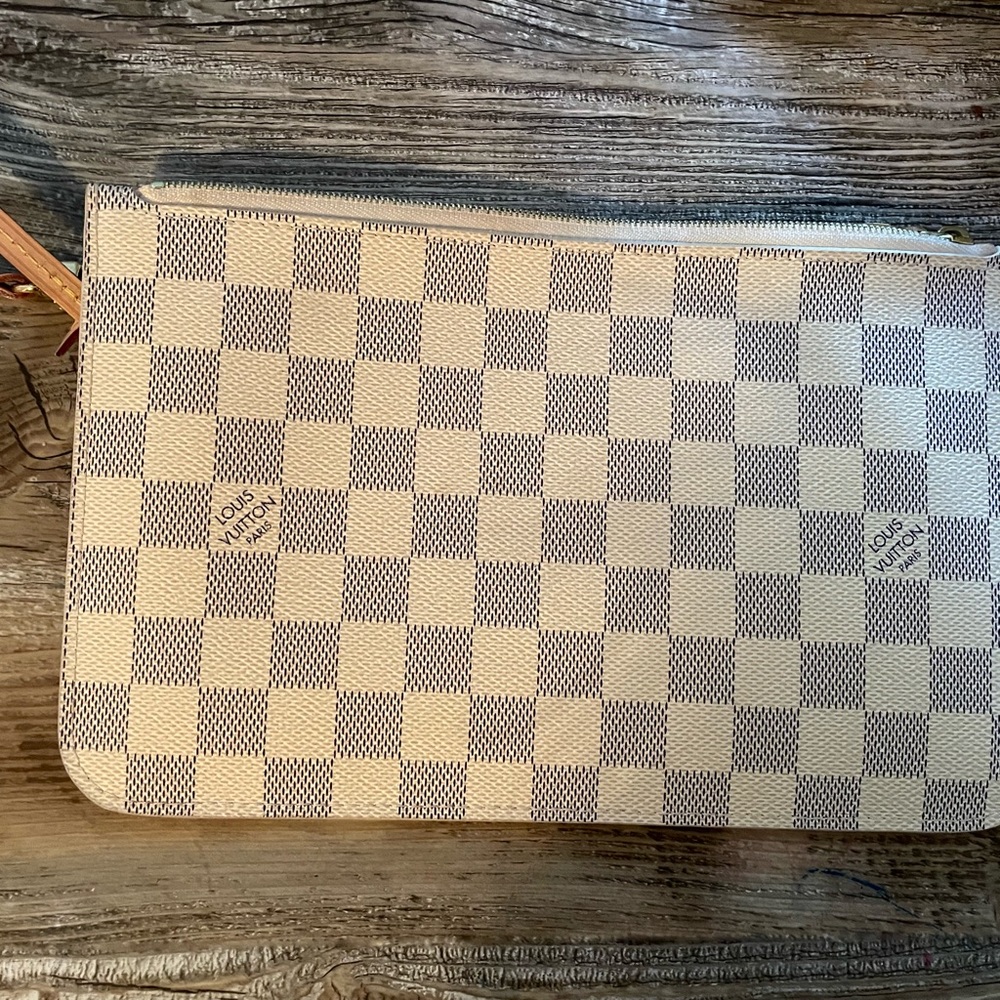 Louis Vuitton wristlet. Damier Abene